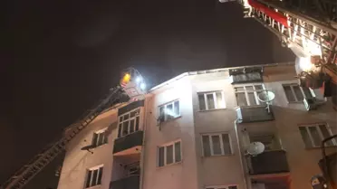 Eyüpsultan'da Bir Apartman Çatısı Alev Alev Böyle Yandı