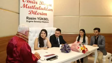 Başkan Yüksel, Genç Çiftlerin Nikahını Kıydı