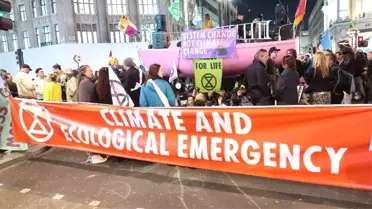 Londra'da İklim Protestosu Sürüyor
