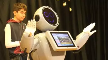 Akınrobotics'in Mini Robotu Ada: Ben Robot Sofia'dan Daha Zekiyim