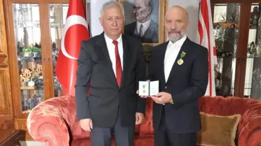 Dr. Suat Günsel'e, 'Vatan Evladı' Ödülü Altın Madalya Takıldı