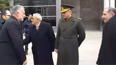 Tuğgeneral Özgür Nuhut, HDP'li Belediye Başkanı ile Tokalaşmadı!