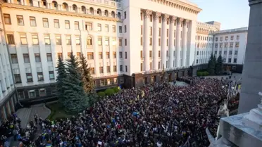 Ukrayna'da Seçimi Kaybeden Poroşenko'dan Balkonda Veda Konuşması