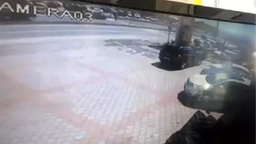Yaya Geçidinde Otomobilin Çarpmasıyla Yaralandı, Hastanede Öldü