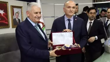 Binali Yıldırım, Düzce Belediye Başkanı Seçilen Özlü'yü Ziyaret Etti