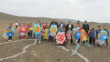 Derinkuyu'da Çocuklar Fidan Dikti