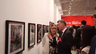 Londra Saatchi Galeri'de Muhteşem Açılış