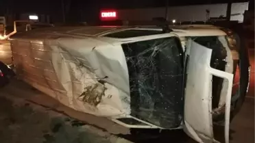 Otomobil ile Minibüs Çarpıştı: 3 Yaralı