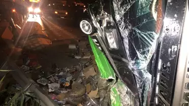 Kontrolden Çıkan Oyuncak Yüklü Tır Devrildi: 1 Ölü
