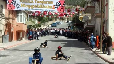 Protokol Üyeleri Tahta Arabalarla Yokuş Aşağı Yarıştı