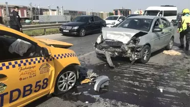 Sancaktepe'de Araçlar Kafa Kafaya Çarpıştı: 3 Yaralı