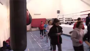 Altın Madalya İçin Yumruk Atacak