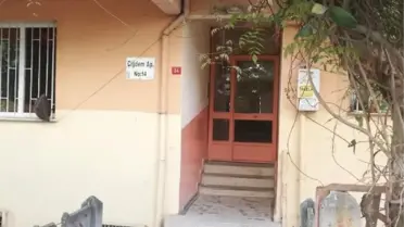 Avcılar'da 5 Katlı Bina Çökme Riski Nedeniyle Boşaltıldı (1)