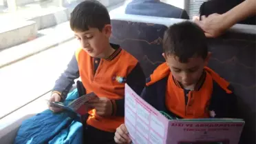 Kitap Okumayı Teşvik Etmek İçin Tramvayda Kitap Okudular