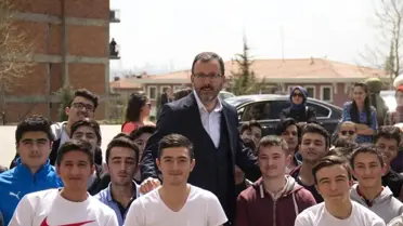 Mahir İz Anadolu İmam Hatip Lisesi'ne Bakan Kasapoğlu'ndan Ziyaret
