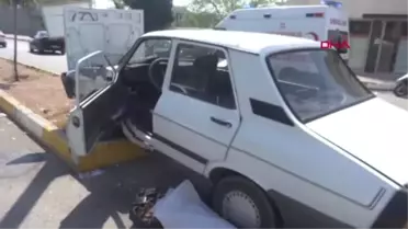 Adıyaman Minibüs ile Çarpışan Otomobildeki Çift Yaralandı