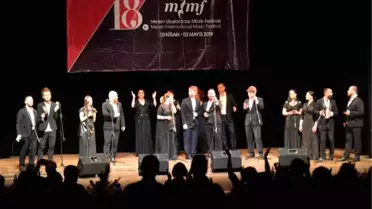 Gürcü Koro, İzmir Marşı ile Coşturdu