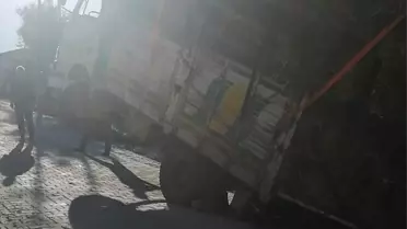 Saman Yüklü Kamyonet Rampayı Çıkarken Arka 2 Tekerinin Üzerinde Kaldı
