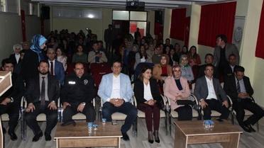 Hamur'da Şiir Dinletisi Büyük Beğeni Topladı