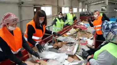 Sendika Yönetimindeki Kadınlar, İşçi Kadınların Yerine Çalıştı