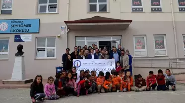 Üniversite Öğrencileri İlkokula Kütüphane Kurdu