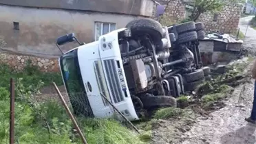 Siirt'te Kamyon Devrildi: 1 Yaralı