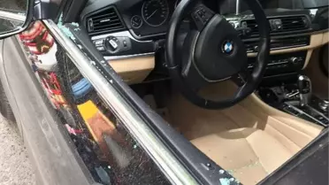 Park Halindeki Otomobilin Camını Kırıp, 15 Bin Lirayı Çaldılar