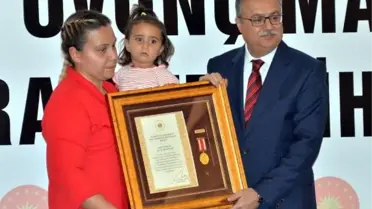 Şehit Aileleri ve Gazilere 'Devlet Övünç Madalyası Beratı'