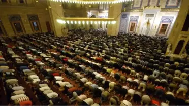 Teravih Namazı Nasıl Kılınır, Kaç Rekat? Teravih Namazı Kaçta?