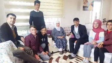 Meslek Lisesi Öğrencileri, 90 Yaşındaki Kadının Hayatına Dokundu