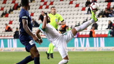 Bursaspor, Antalyaspor'u Tek Golle Geçti