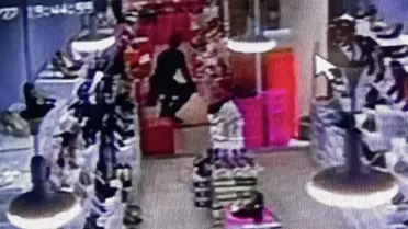 Öze) Alışverişe Daldılar İçinde Ziynet Eşyası Olan Çantayı Çaldırdılar