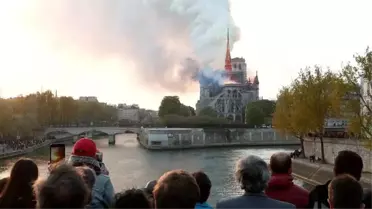 Yangında Büyük Zarar Gören Notre Dame Katedrali'nin 5 Yılda Yapılmasını Öngören Yasa Tasarısına Onay