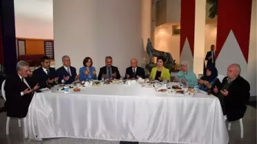 Bahçeli, Ülkücü Anneleriyle İftarda Buluştu