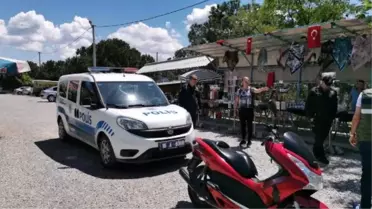 Cami Yanında Sigara İçen Kadına, İmamdan Tepki