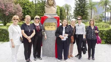 Anneler Günü'nde Zübeyde Hanım Büstüne Ziyaret