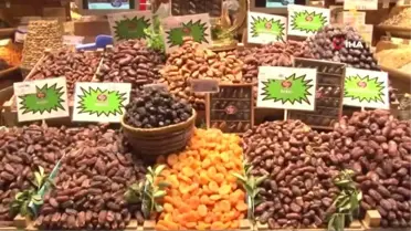 Eminönü'nde 'Hurma' Yoğunluğu