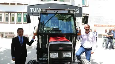 Çiftçiler Gününde, Traktör Hediye Etti