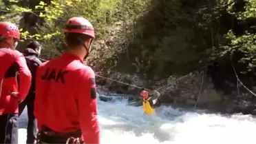 Jak Timleri Kayıp Gazeteciyi Bulmak İçin Derebaşı Deresi'nde Zor Şartlar Altında Engelleri İşte...