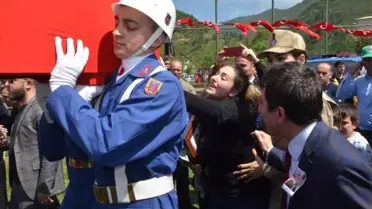 Şehit Eşinin Sözleri Yürekleri Sızlattı: 'Sana Doyamadım, Seni Böyle mi Karşılayacaktık, Beni de...