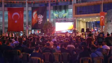Akhisarlılar Maçı Dev Ekrandan Takip Ediyor
