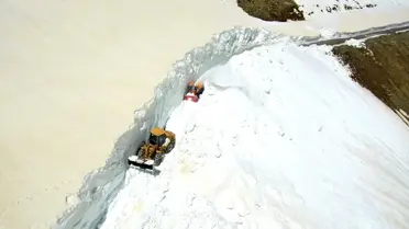 Muş'ta Kar ve Tipiden 6 Aydır Kapalı Olan Yol Açıldı