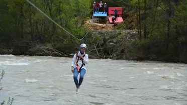 Munzur Çayı'nda 'Zipline' Keyfi