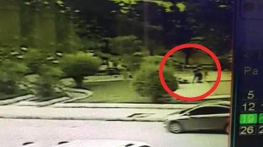 Çocuk Parkında Eski Eşini Bıçaklayan Saldırgana Devriye Gezen Askerler Engel Oldu! O Anlar Kameraya Yansıdı