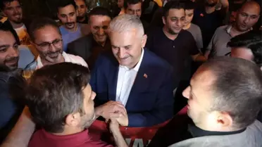 Binali Yıldırım, Kasımpaşa'da Bulunan Esnafları Ziyaret Etti