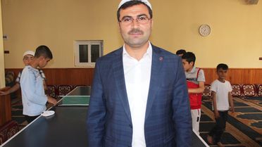 Çocuklar İçin Caminin Alt Katını Spor Salonuna Dönüştürdü