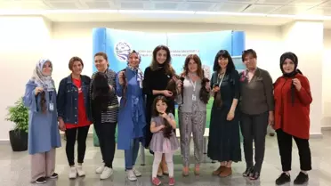 Hastane Çalışanları Tedavi Gören Kanser Hastaları İçin Saçlarını Bağışladılar