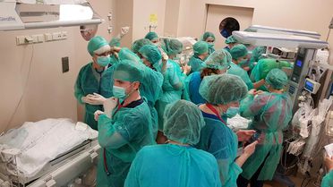 Polonya'da Bir Kadın Altız Doğurdu