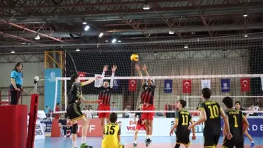 Voleybol Festivali'nde Saha Küçüklerin