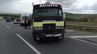 Yolcu Minibüsü ile Otomobil Çarpıştı: 5 Yaralı